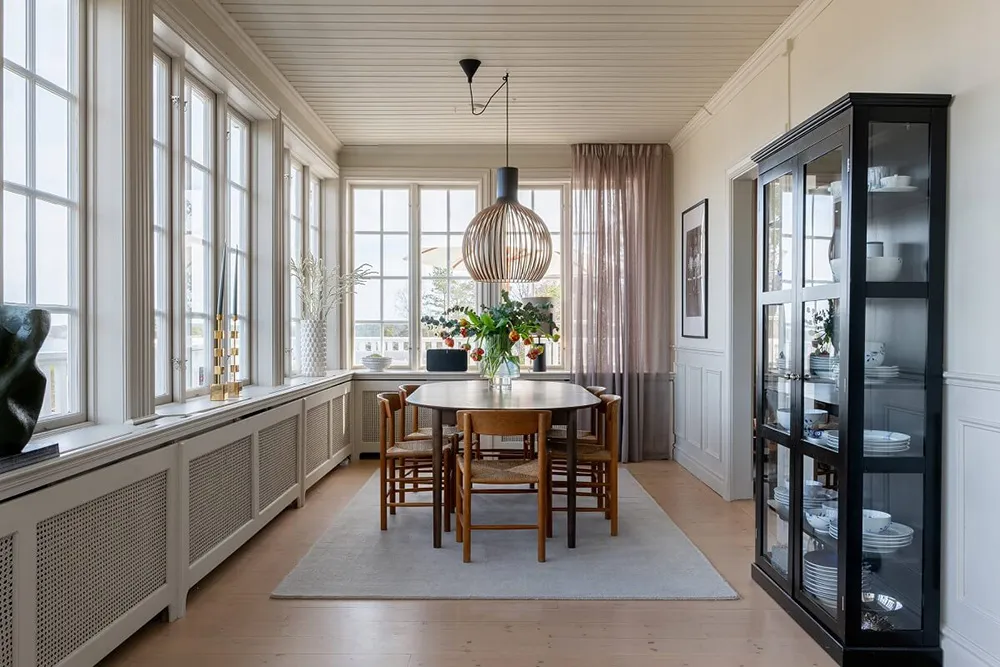 Stylowe odcienie w дизайnie tradycyjnej乡村 wиллы przy jeziorze w Szwecji - Gallery image 3