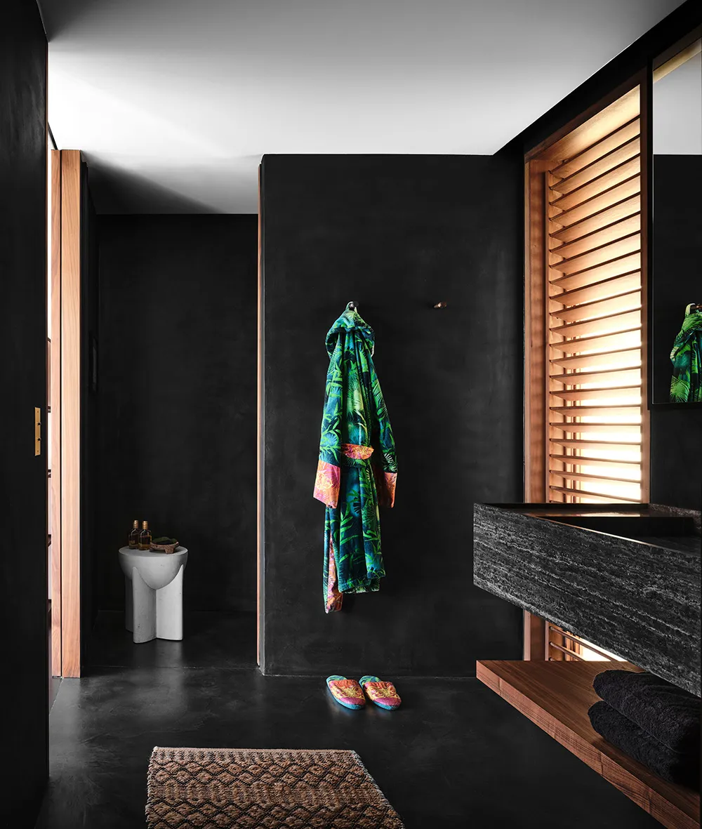 Dramatic Design with Black Accents on a Caribbean Island - Gallery image 4