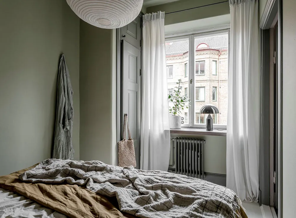 Kleine skandinavische Wohnung in einer schönen, gedämpften Farbpalette (37 qm) - Gallery image 7