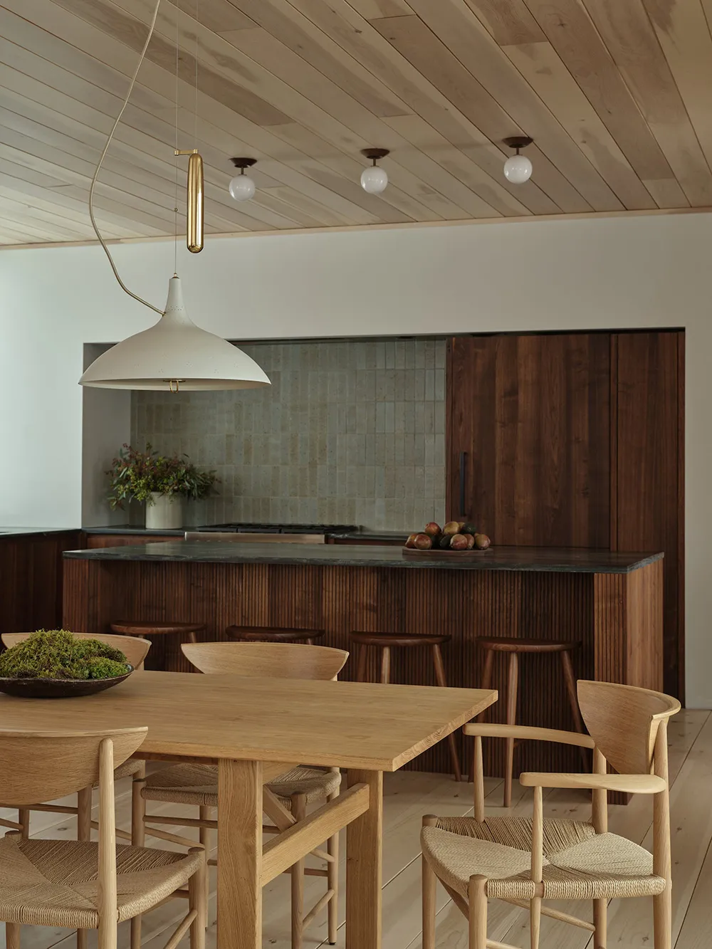 Современный дом на горнолыжном курорте с уютными интерьерами - Gallery image 8