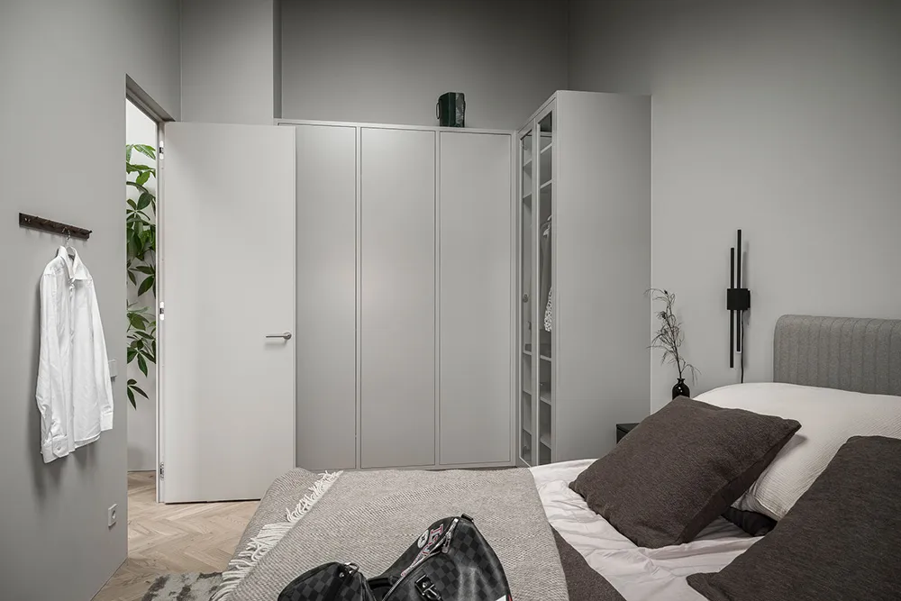 Modest Color Palette and Open Living Room: Stylish Apartment in Gothenburg (67 sq m) - Gallery image 13