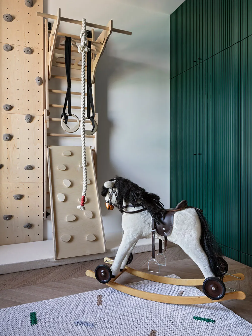 Intérieur moderne calme avec des arcs et un plafond voûté à Minsk (84 m²) - Gallery image 9