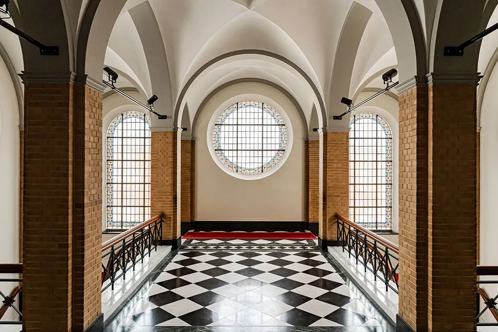 Królewska жизнь: apartament w luksusowym budynku seminariatu w Holandii - Gallery image 4