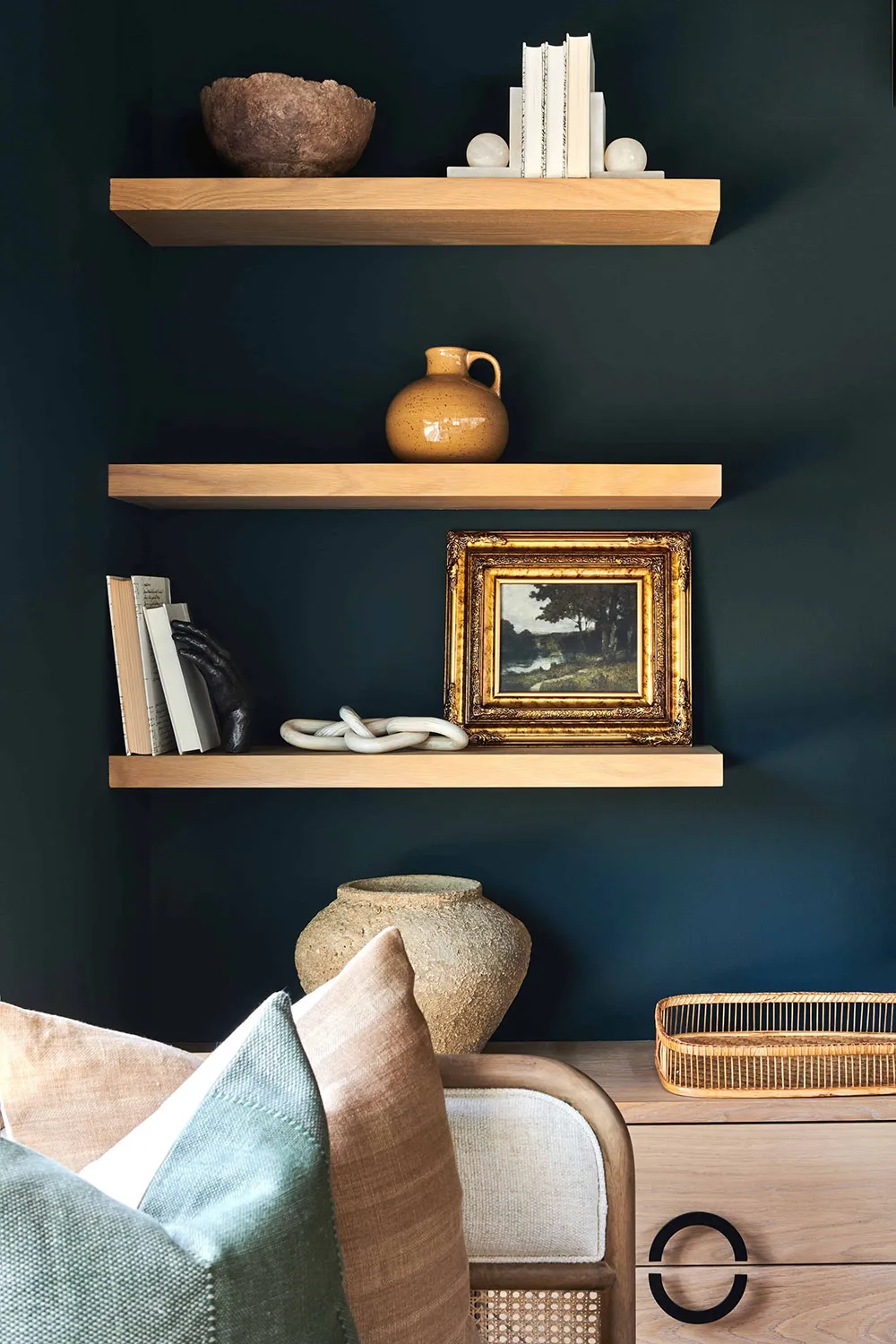 Schwarze Wände und helles Möbel: Mutiger, aber gemütlicher Interieur in Los Angeles - Gallery image 12