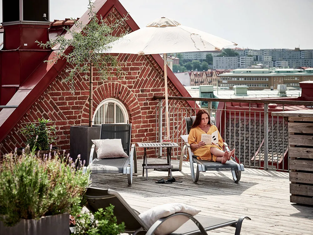 Inteligentna planista i przemysłowe detale: klasyczna studia w Szwecji (56 m²) - Gallery image 16