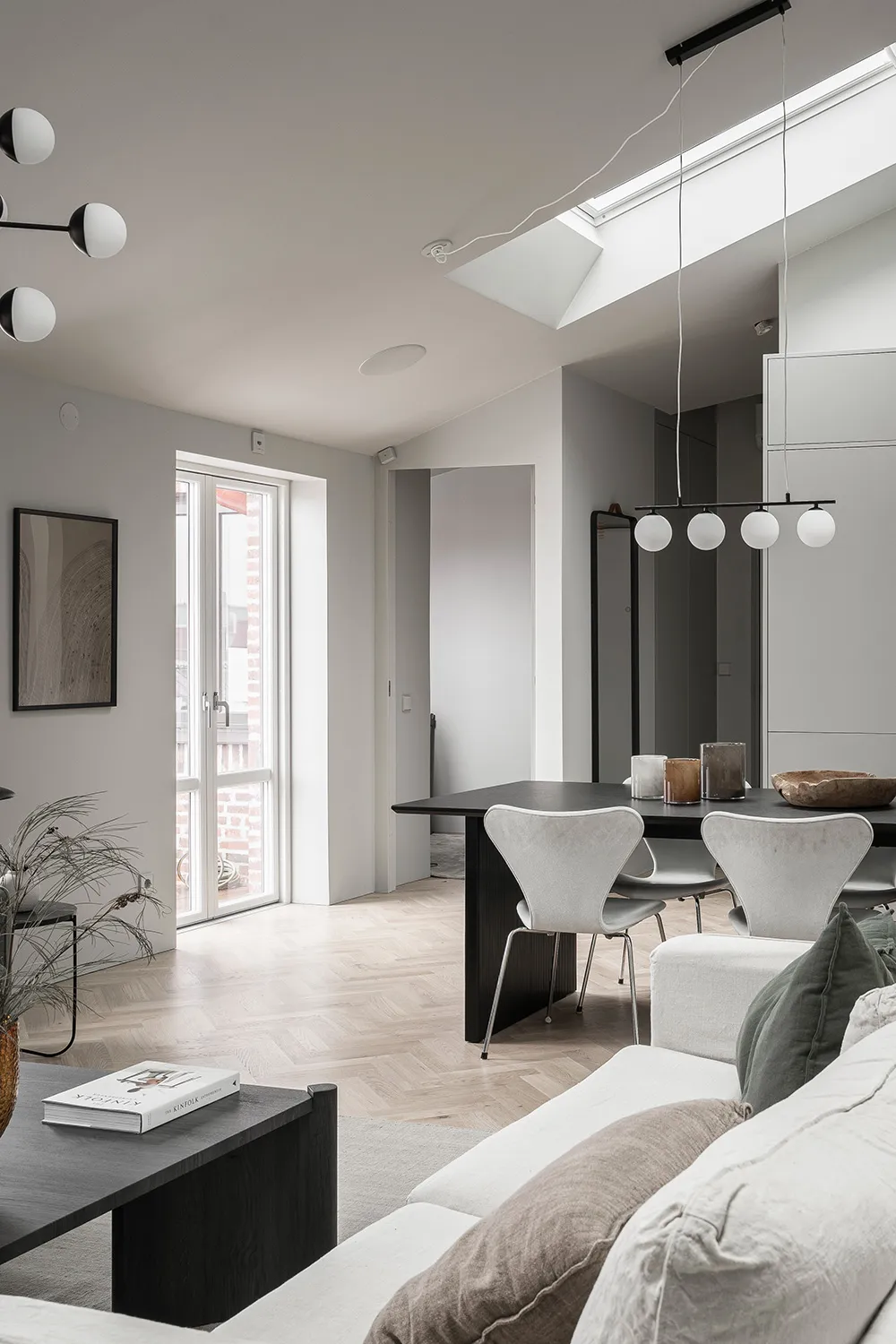 Modest Color Palette and Open Living Room: Stylish Apartment in Gothenburg (67 sq m) - Gallery image 15