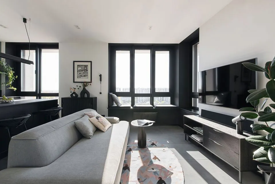 Stylowy czarno-biały interior z zielonymi akcentami dla młodej rodziny w Kijowie (69 m²) - Gallery image 2