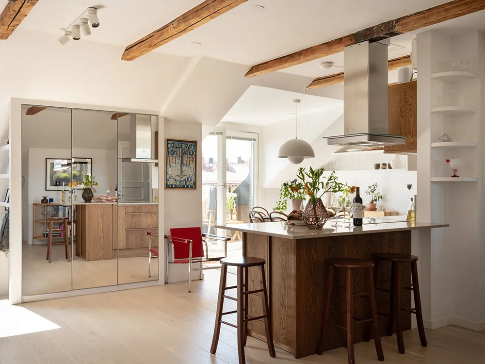 Cozy Apartment Under the Roof with Fantastic Views of Stockholm Roofs (80 sqm) - Gallery image 12