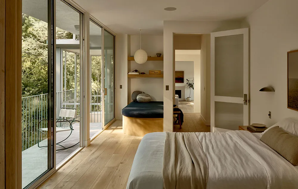 सूर्य की रोशनी से भरा, आधुनिक इंटीरियर… जो खूबसूरत प्रकृति से घिरा हुआ है। - Gallery image 14