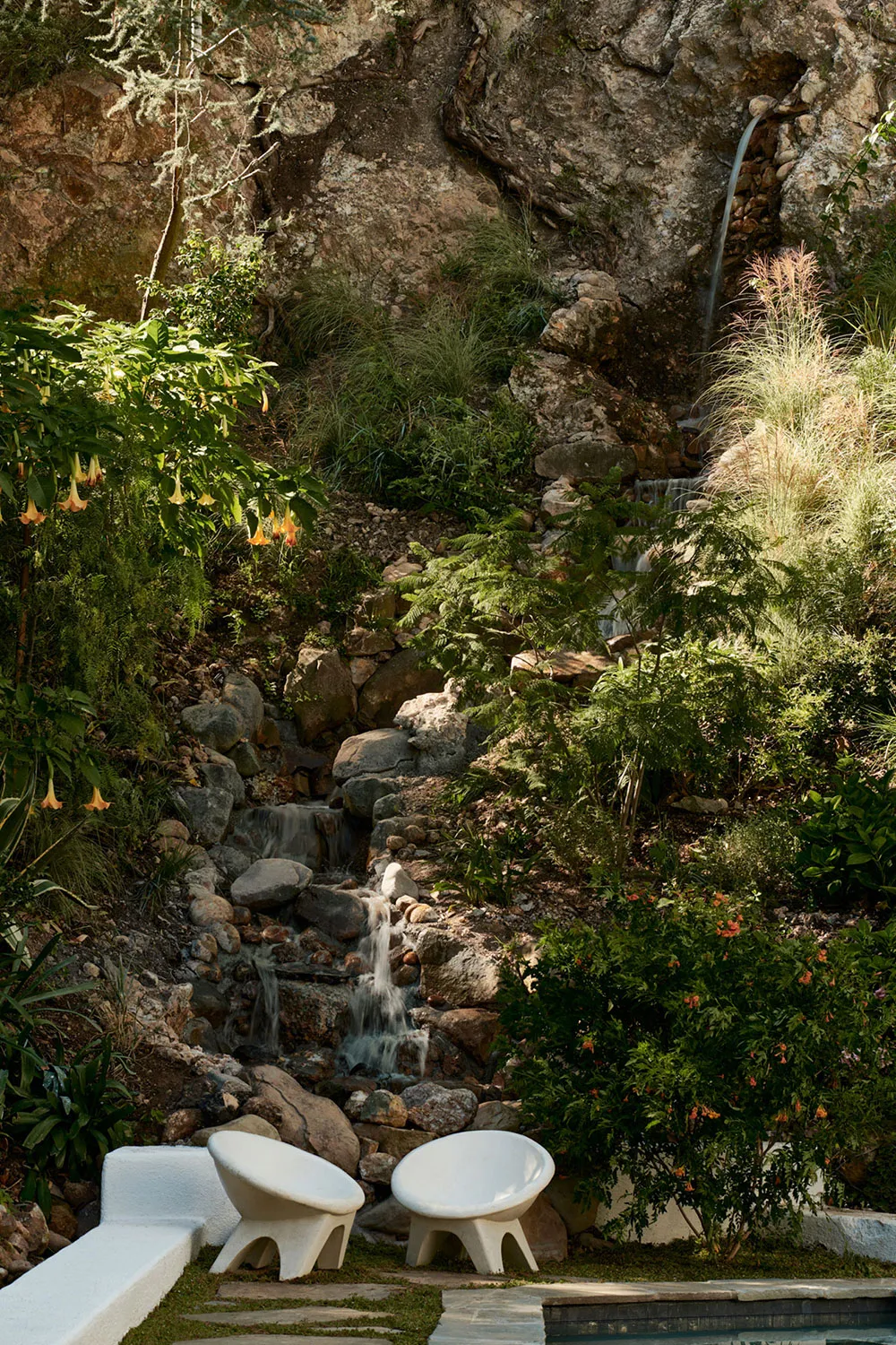 सूर्य की रोशनी से भरा, आधुनिक इंटीरियर… जो खूबसूरत प्रकृति से घिरा हुआ है। - Gallery image 8