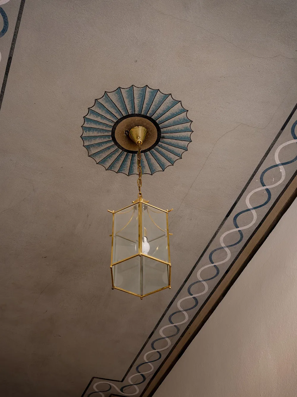 Cozy Apartment Under the Roof with Fantastic Views of Stockholm Roofs (80 sqm) - Gallery image 28