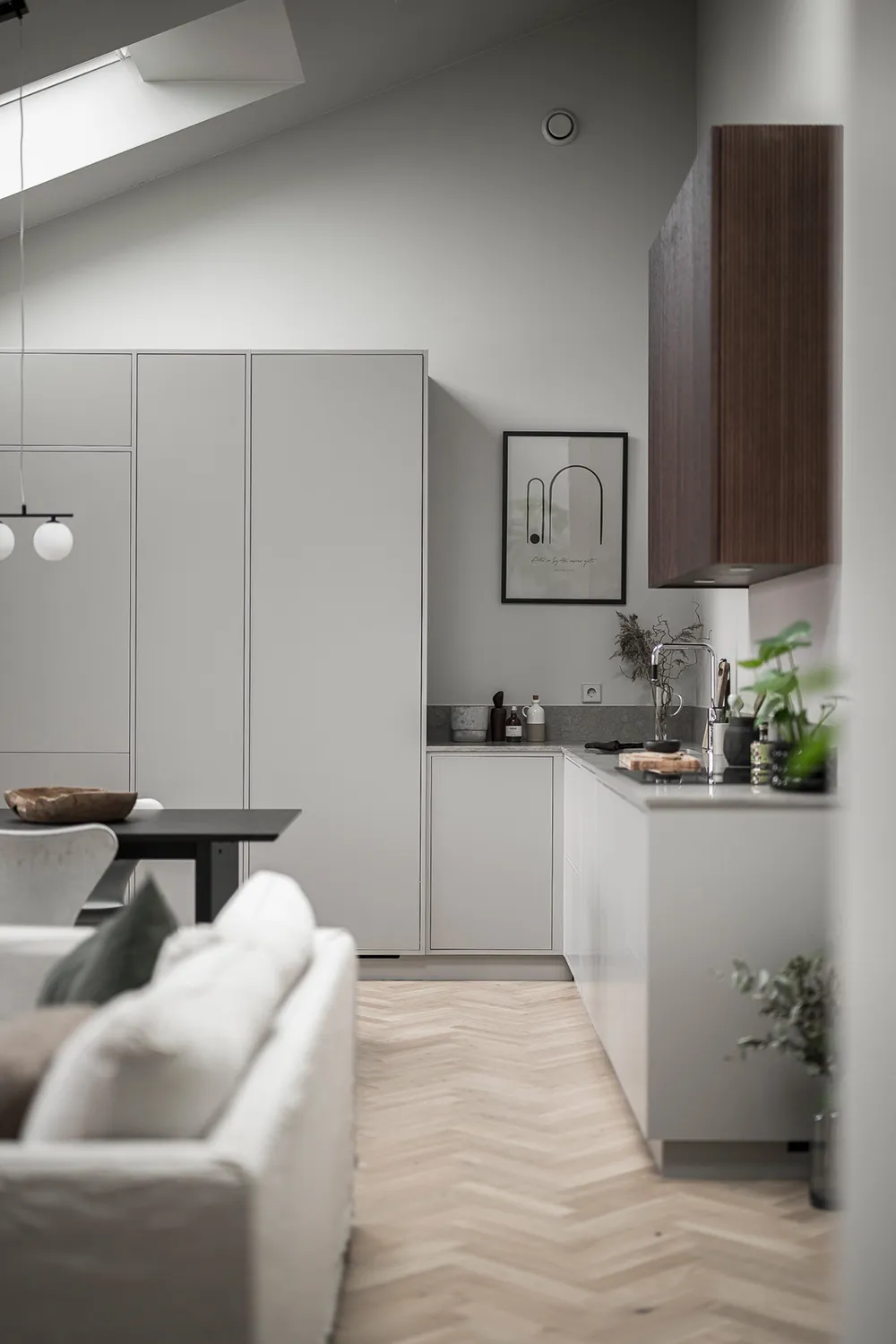 Modest Color Palette and Open Living Room: Stylish Apartment in Gothenburg (67 sq m) - Gallery image 1