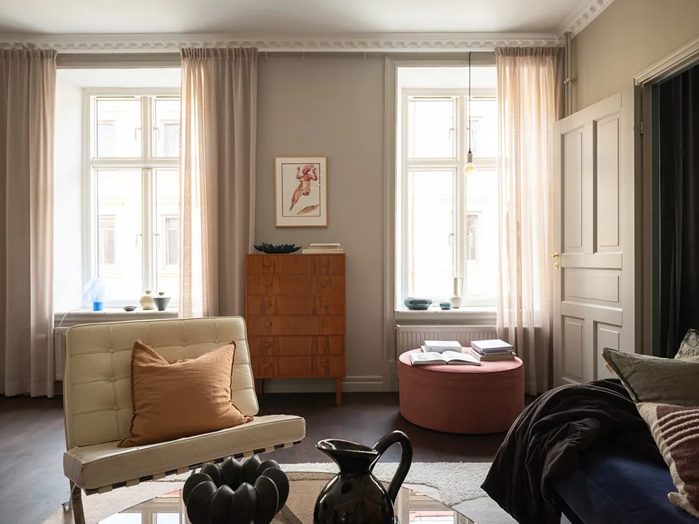 Бежеві стіни, яскравий декор і темна спальня: квартира в Гетеборзі (68 кв. м) - Gallery image 5