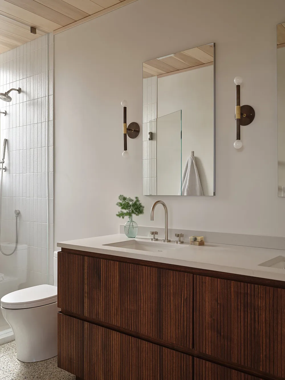 Современный дом на горнолыжном курорте с уютными интерьерами - Gallery image 18