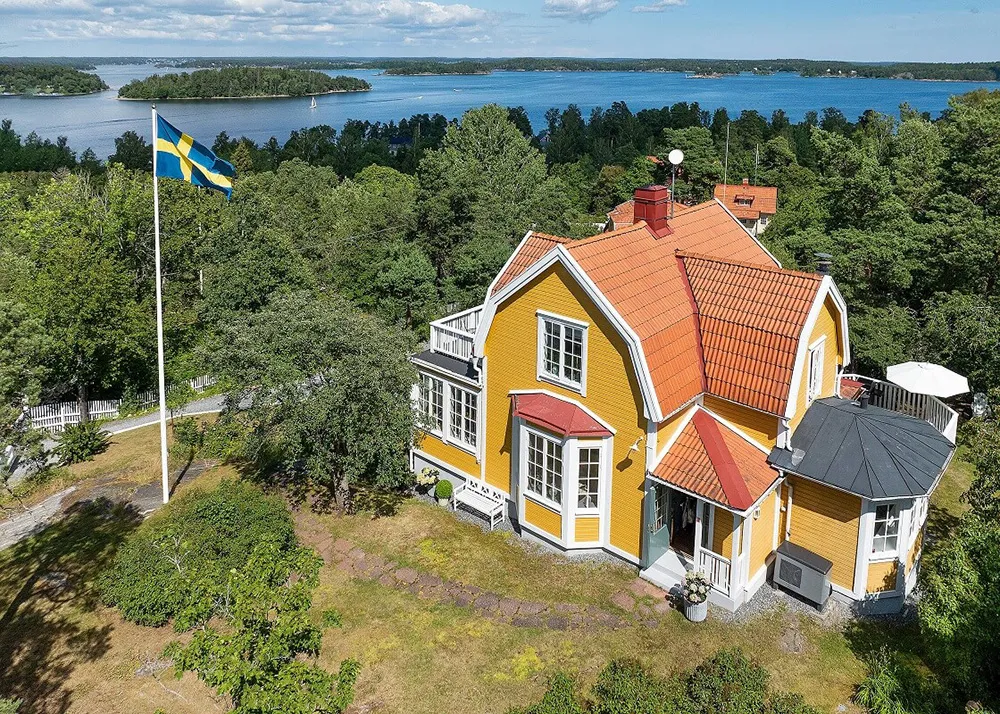 Stylowe odcienie w дизайnie tradycyjnej乡村 wиллы przy jeziorze w Szwecji - Gallery image 27