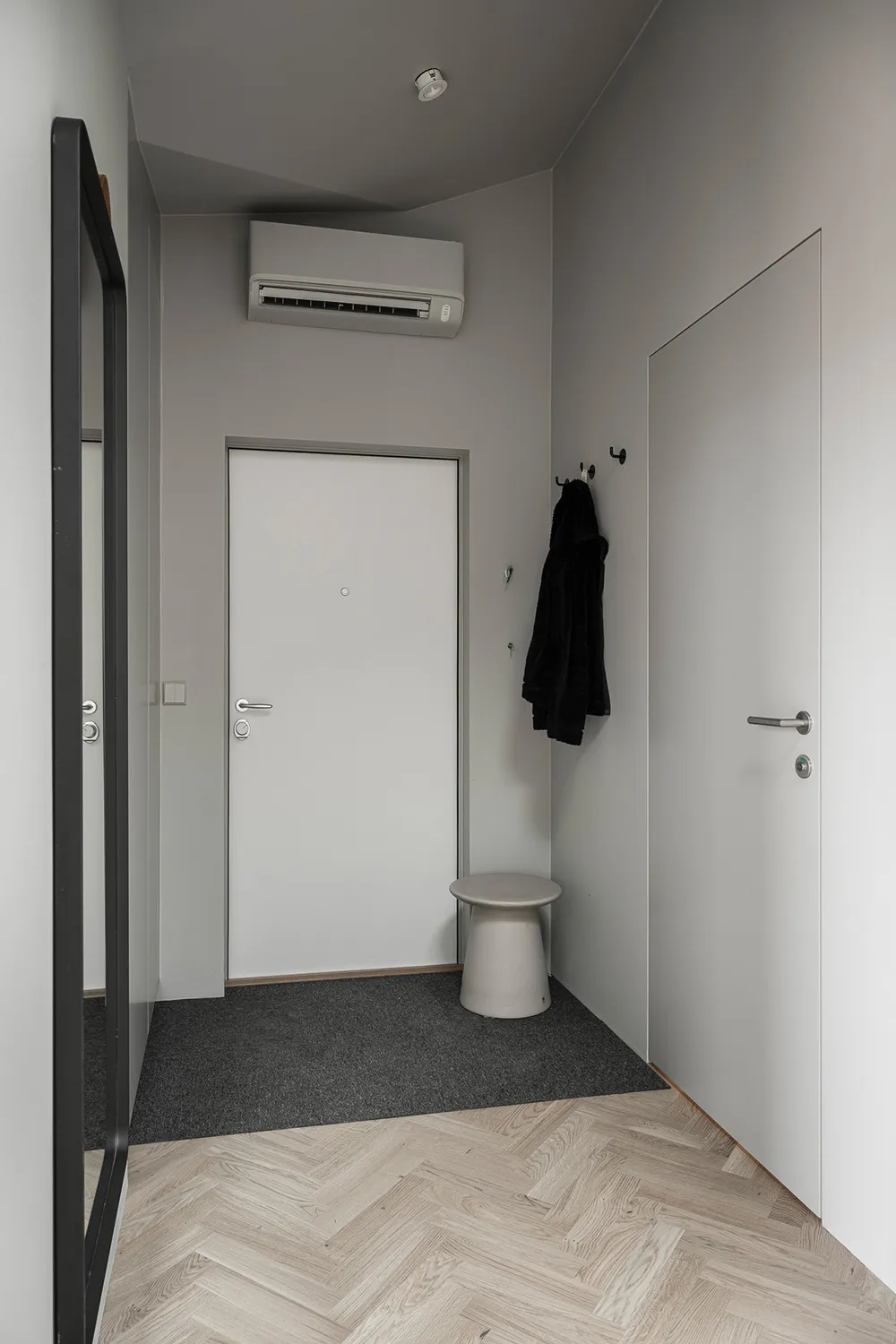 Modest Color Palette and Open Living Room: Stylish Apartment in Gothenburg (67 sq m) - Gallery image 19