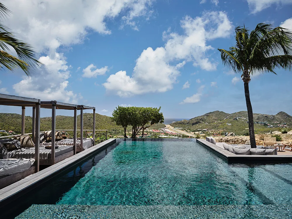 Dramatic Design with Black Accents on a Caribbean Island - Gallery image 11