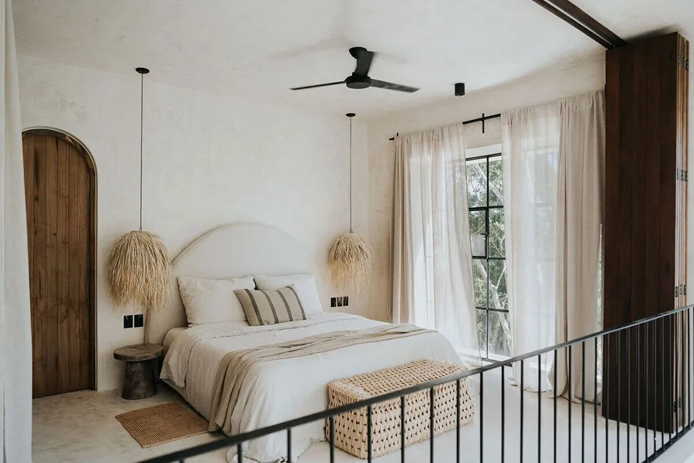 Windows Like Those in a New York Loft: Impressive Jungle Resort House - Gallery image 12