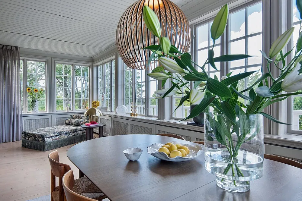 Stylowe odcienie w дизайnie tradycyjnej乡村 wиллы przy jeziorze w Szwecji - Gallery image 4