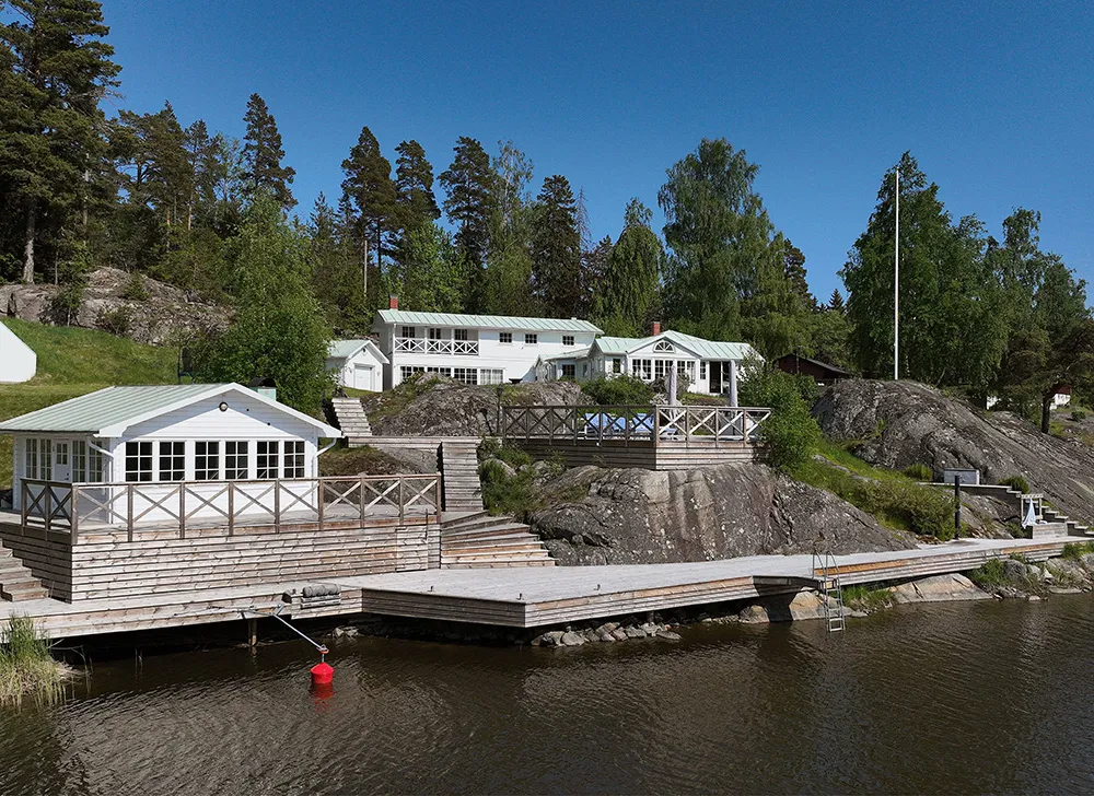 Villa blanca junto al lago en Suecia con su propio muelle - Gallery image 5