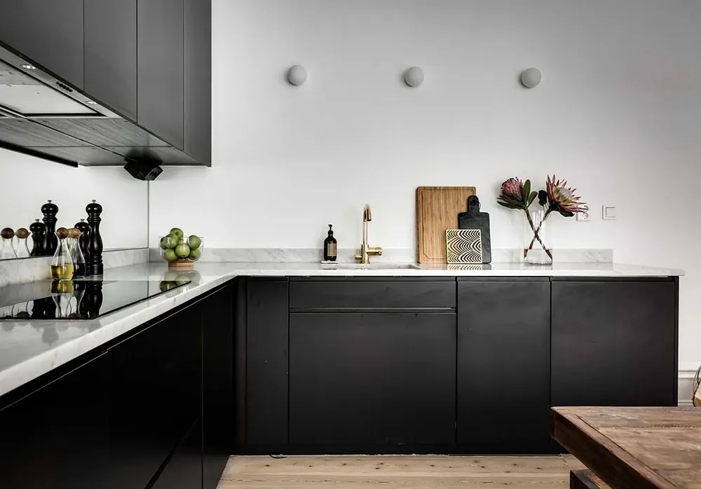 Шведская квартира с парижскими нотками и чёрной кухней - Gallery image 7