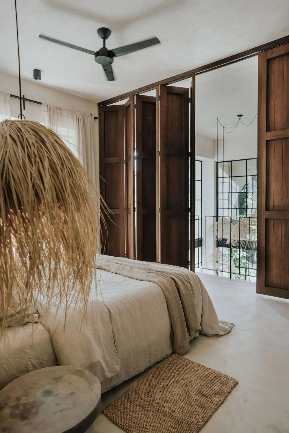 Windows Like Those in a New York Loft: Impressive Jungle Resort House - Gallery image 14