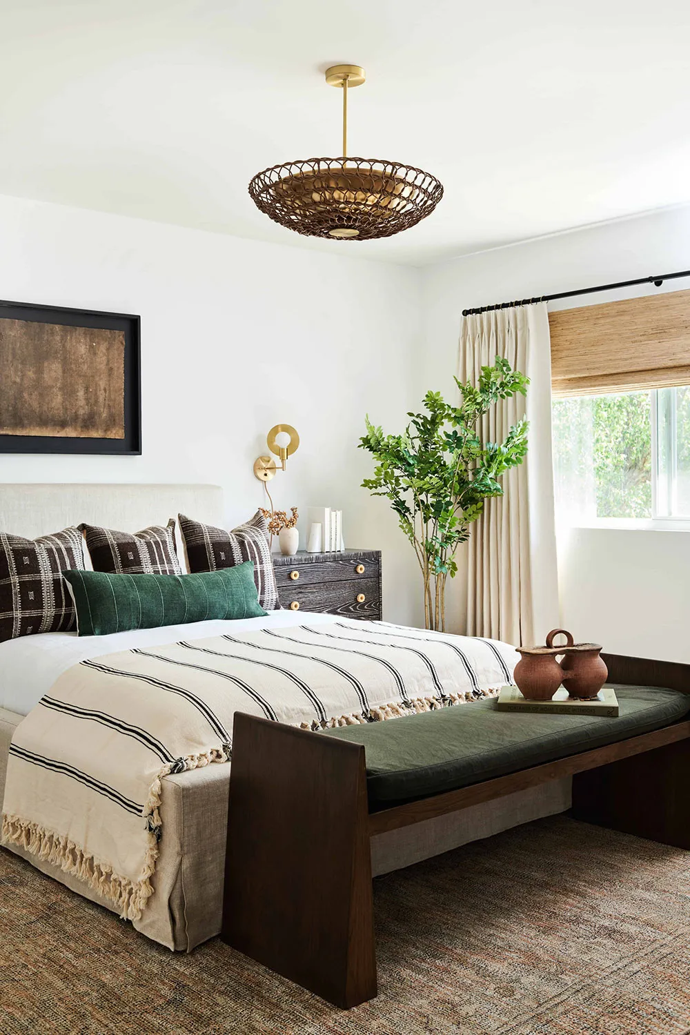 Schwarze Wände und helles Möbel: Mutiger, aber gemütlicher Interieur in Los Angeles - Gallery image 24