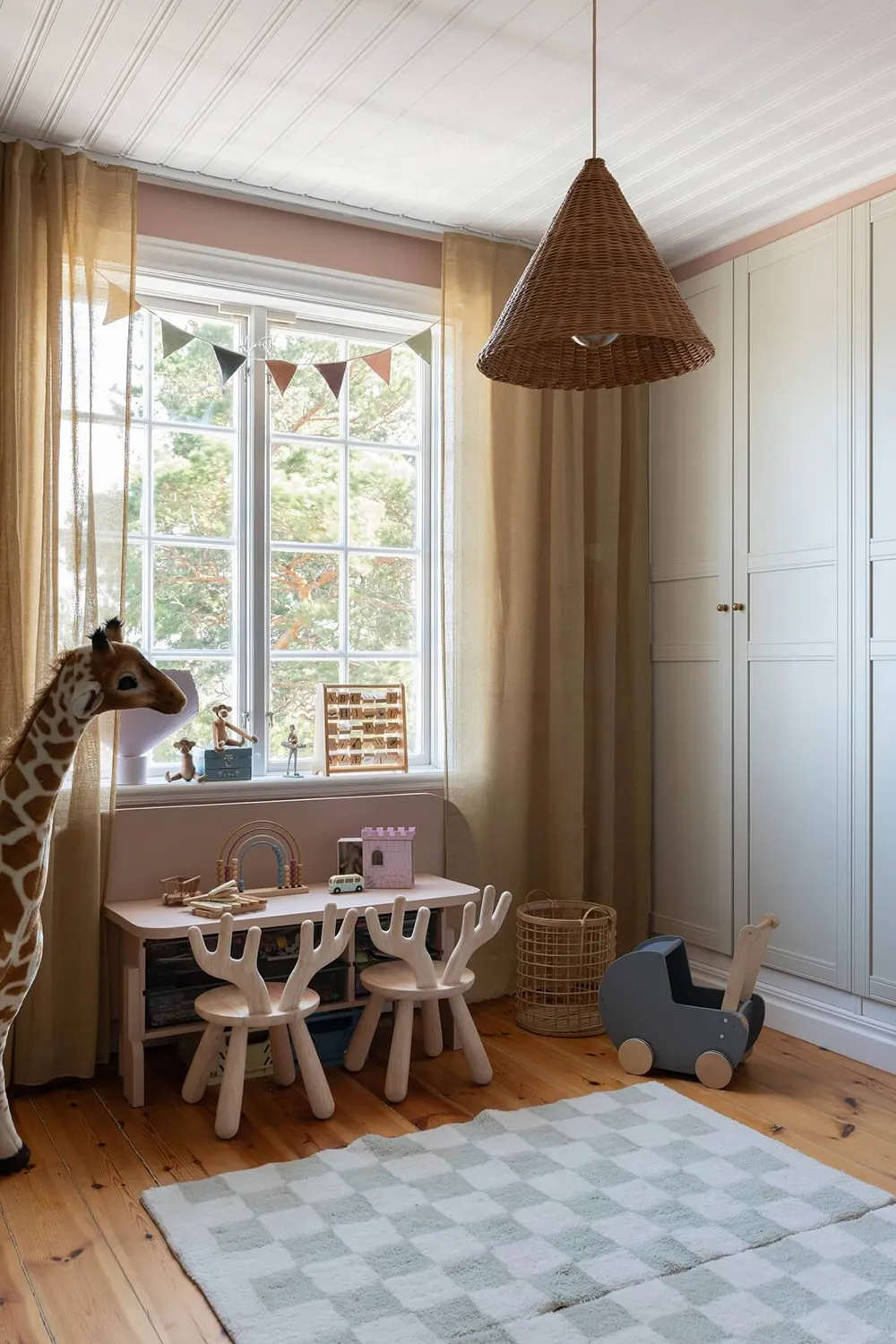 Stylowe odcienie w дизайnie tradycyjnej乡村 wиллы przy jeziorze w Szwecji - Gallery image 19