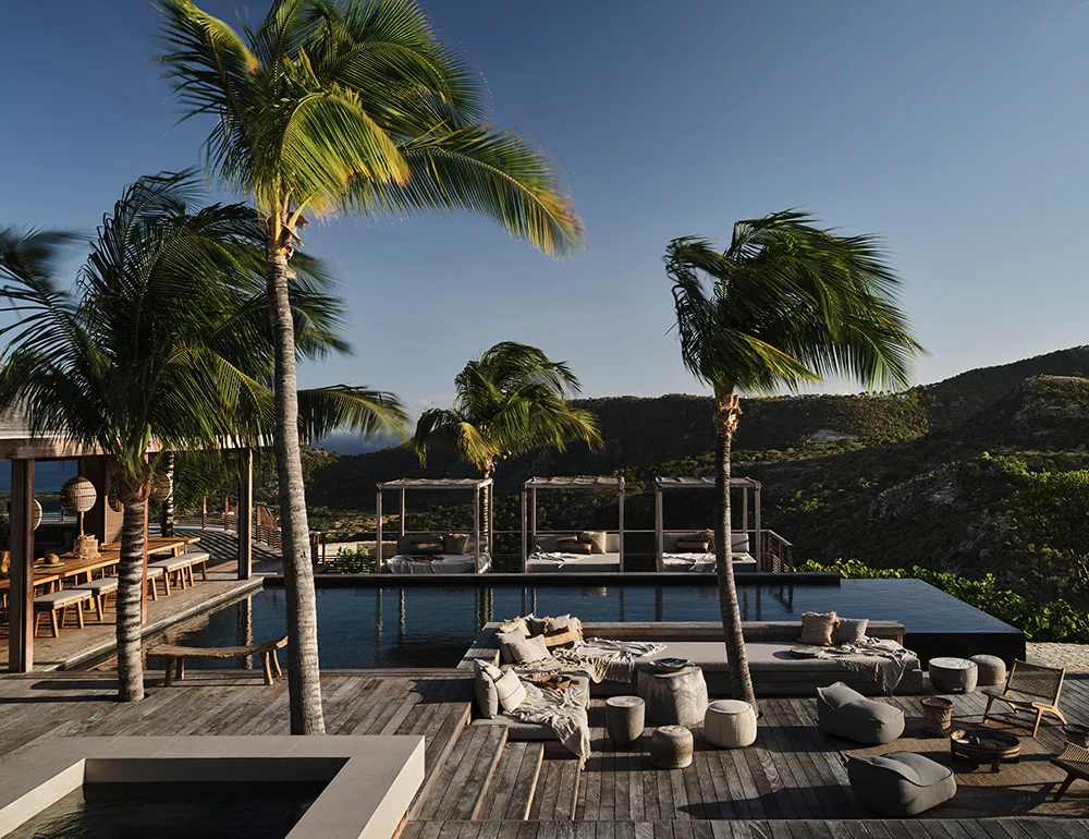 Dramatic Design with Black Accents on a Caribbean Island - Gallery image 3