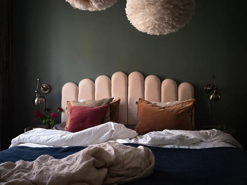 Бежеві стіни, яскравий декор і темна спальня: квартира в Гетеборзі (68 кв. м) - Gallery image 3