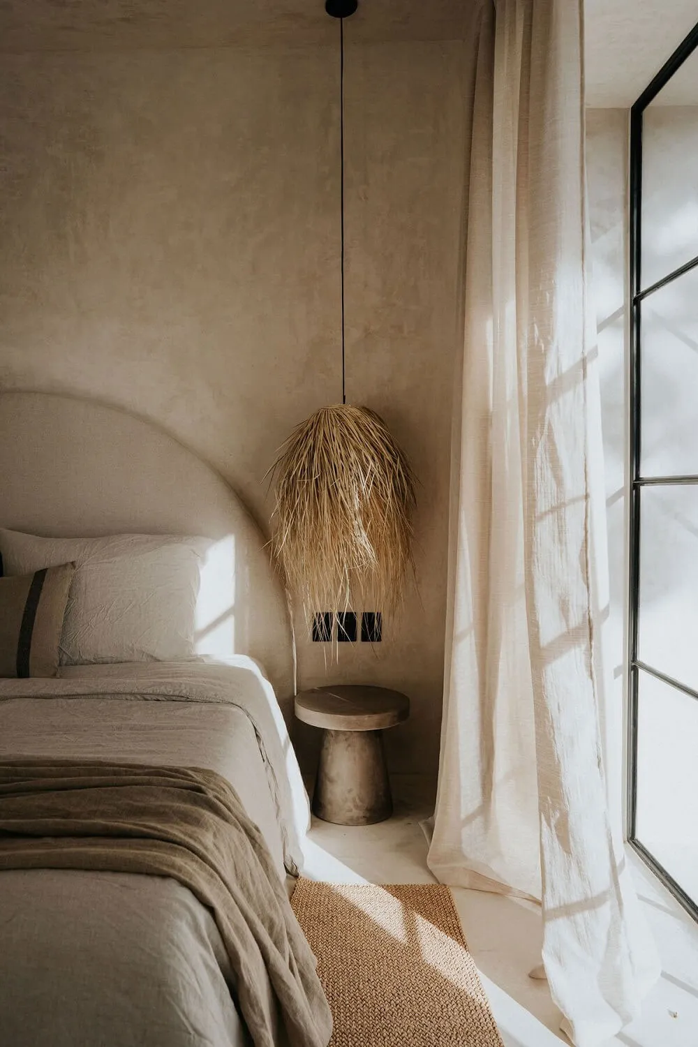 Windows Like Those in a New York Loft: Impressive Jungle Resort House - Gallery image 16