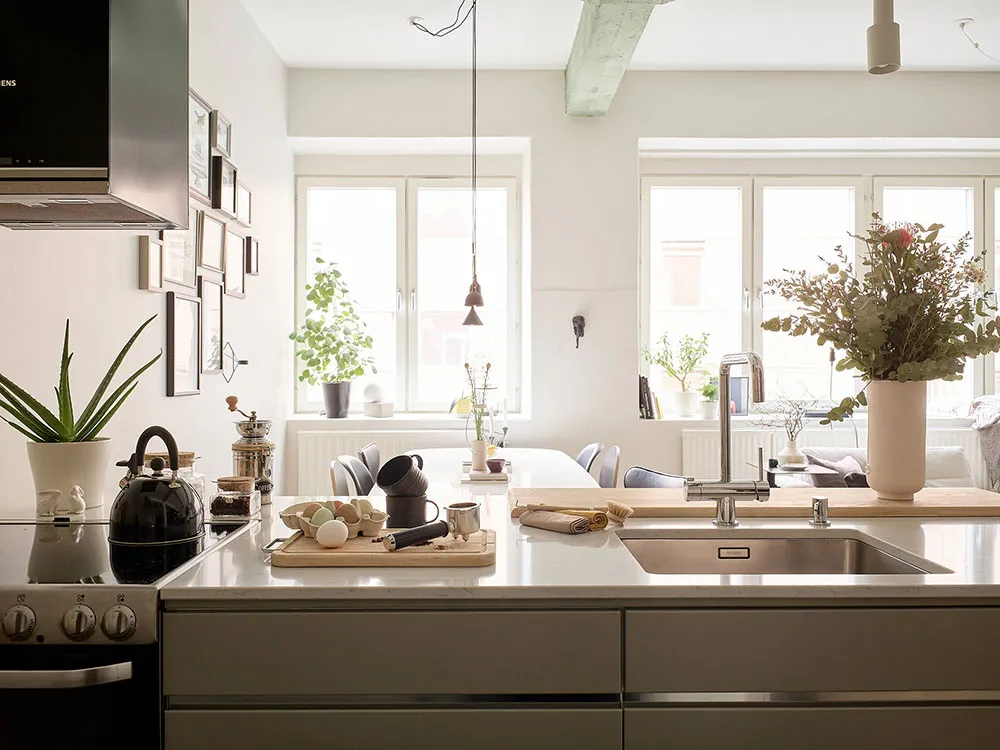 Inteligentna planista i przemysłowe detale: klasyczna studia w Szwecji (56 m²) - Gallery image 9