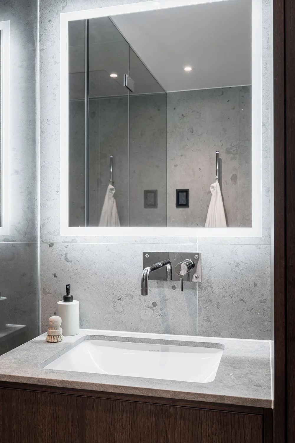 Modest Color Palette and Open Living Room: Stylish Apartment in Gothenburg (67 sq m) - Gallery image 18