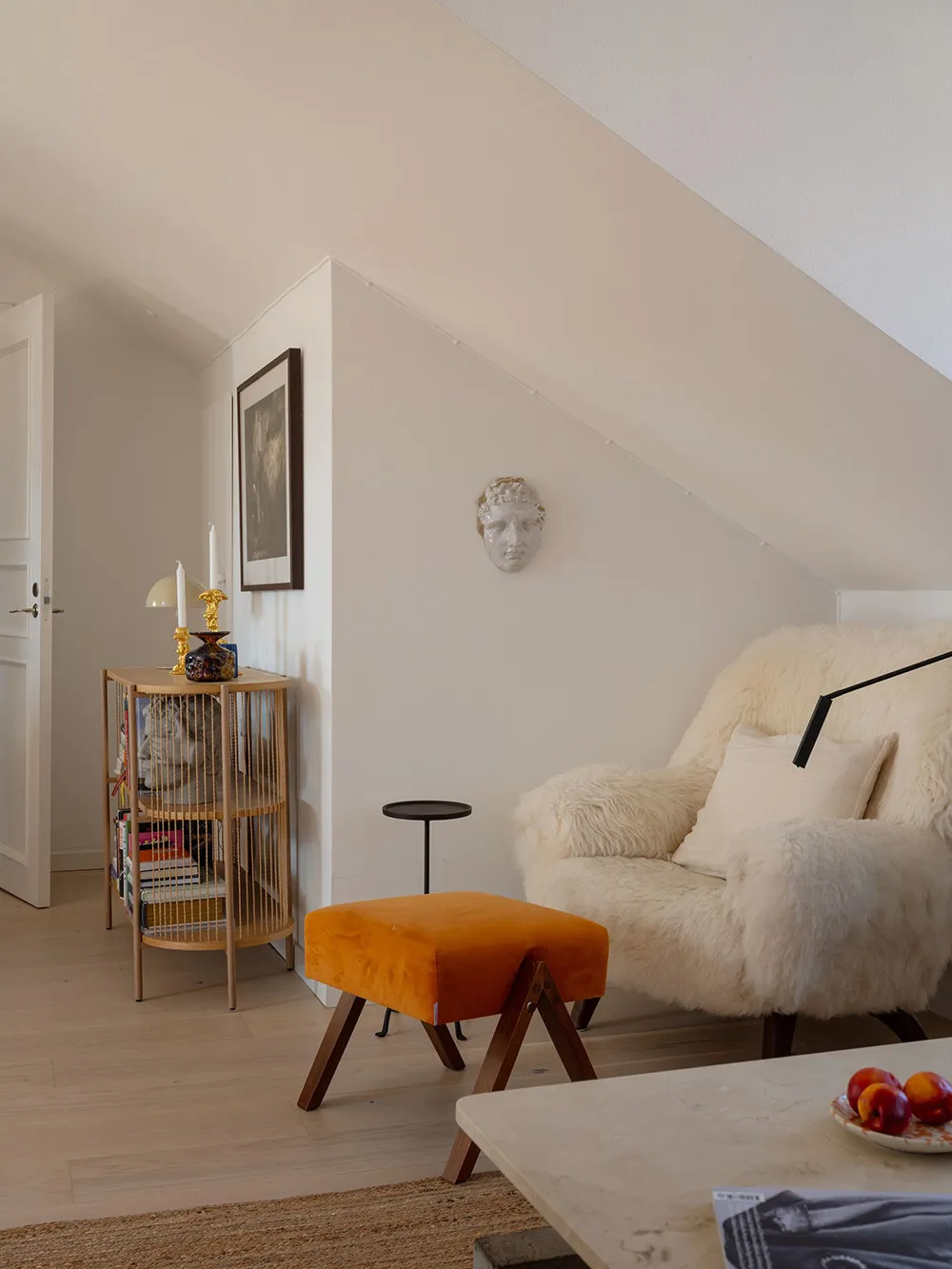 Cozy Apartment Under the Roof with Fantastic Views of Stockholm Roofs (80 sqm) - Gallery image 14