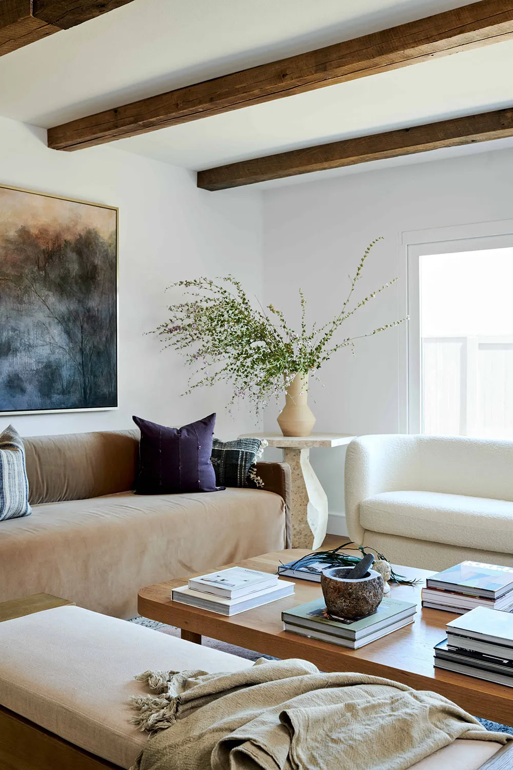 Schwarze Wände und helles Möbel: Mutiger, aber gemütlicher Interieur in Los Angeles - Gallery image 20