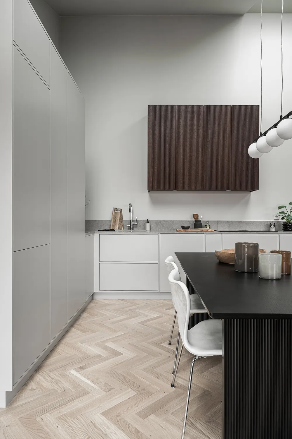 Modest Color Palette and Open Living Room: Stylish Apartment in Gothenburg (67 sq m) - Gallery image 9