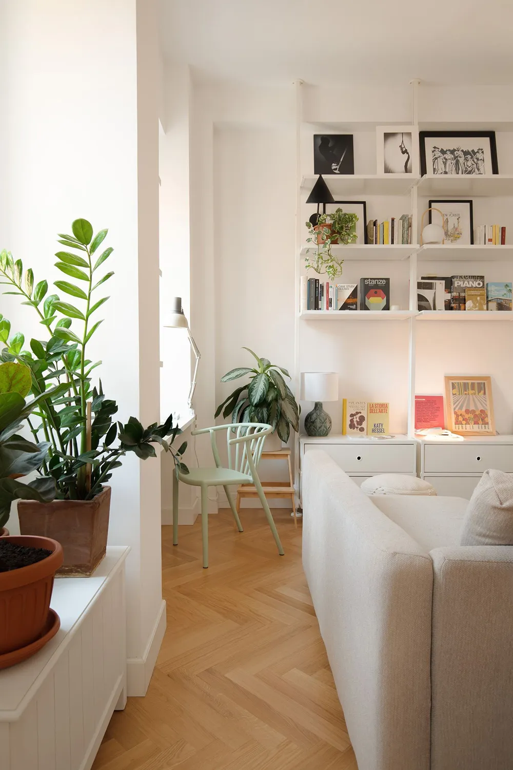 De una antigua y pequeña vivienda a un espacio moderno y luminoso: apartamento de diseñador en Roma (65 m²) - Gallery image 7