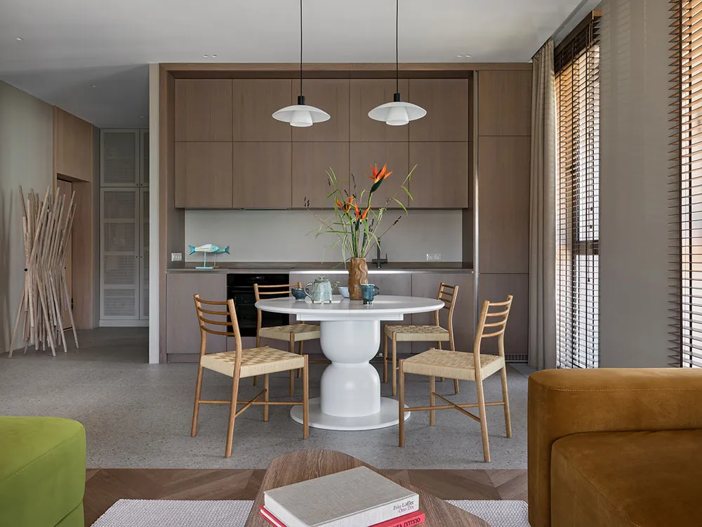 Intérieur moderne calme avec des arcs et un plafond voûté à Minsk (84 m²) - Gallery image 3