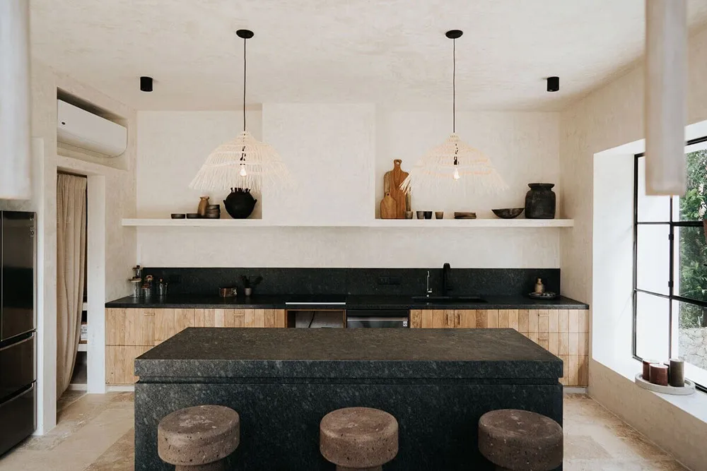 Windows Like Those in a New York Loft: Impressive Jungle Resort House - Gallery image 10