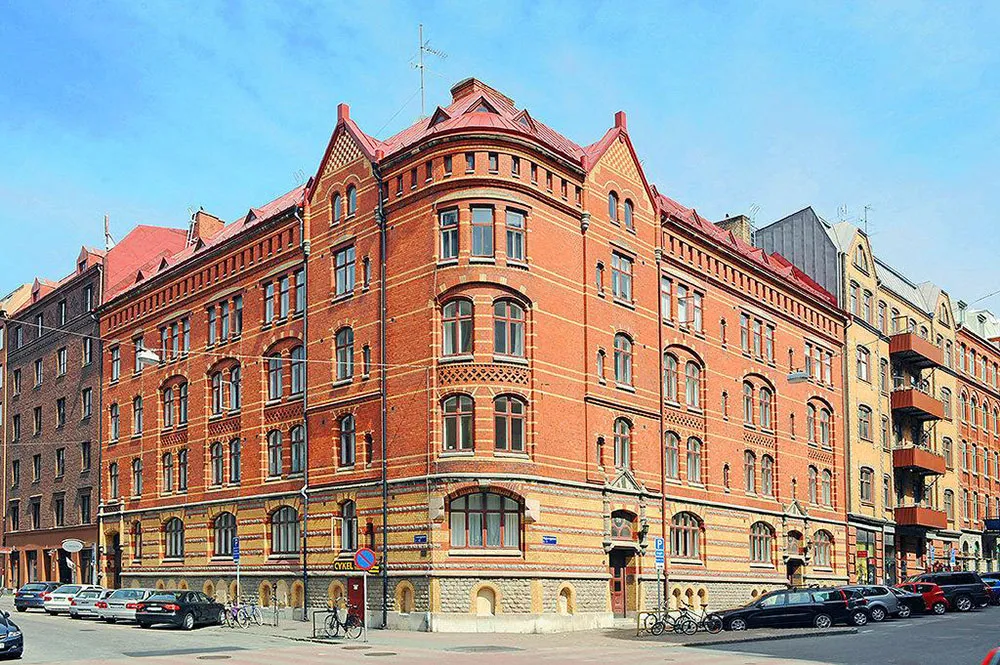 Мягкий декор и фрагменты кирпичной стены на кухне: небольшая квартира в Гетеборге (46 кв. м) - Gallery image 26