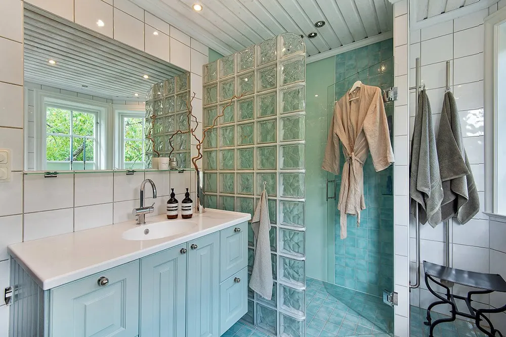 Stylowe odcienie w дизайnie tradycyjnej乡村 wиллы przy jeziorze w Szwecji - Gallery image 16