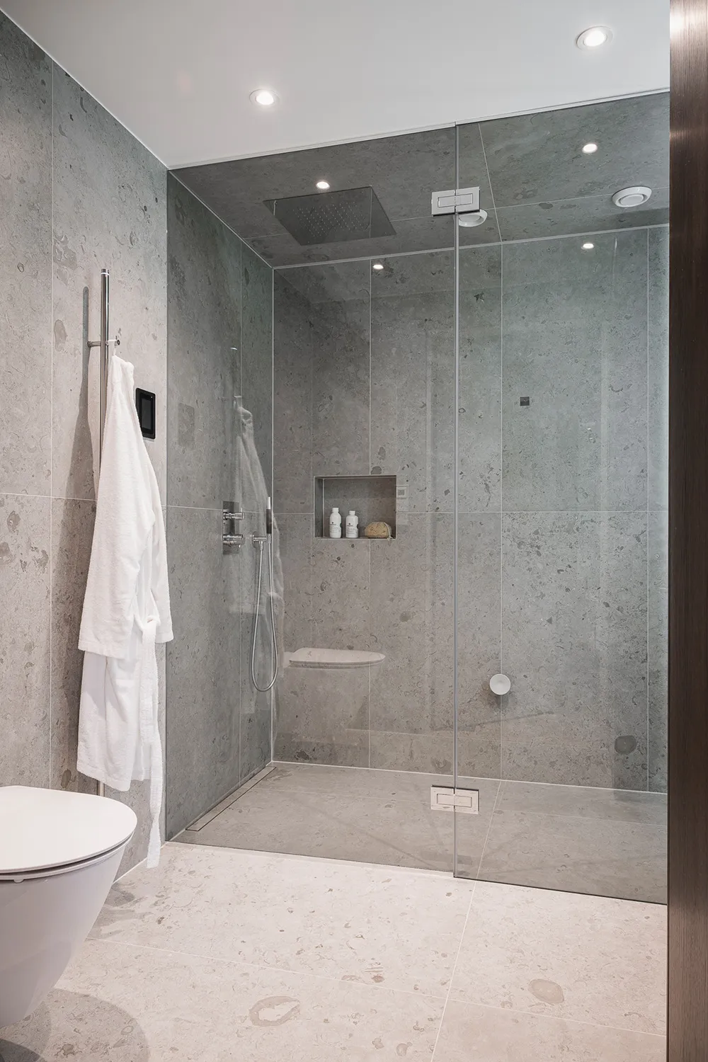 Modest Color Palette and Open Living Room: Stylish Apartment in Gothenburg (67 sq m) - Gallery image 17