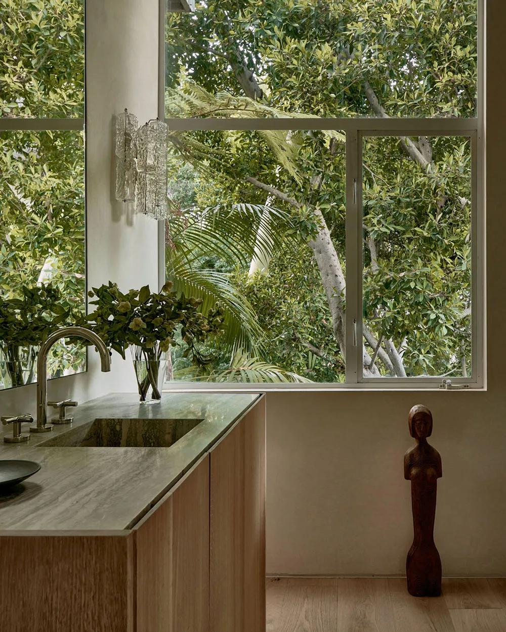 सूर्य की रोशनी से भरा, आधुनिक इंटीरियर… जो खूबसूरत प्रकृति से घिरा हुआ है। - Gallery image 10