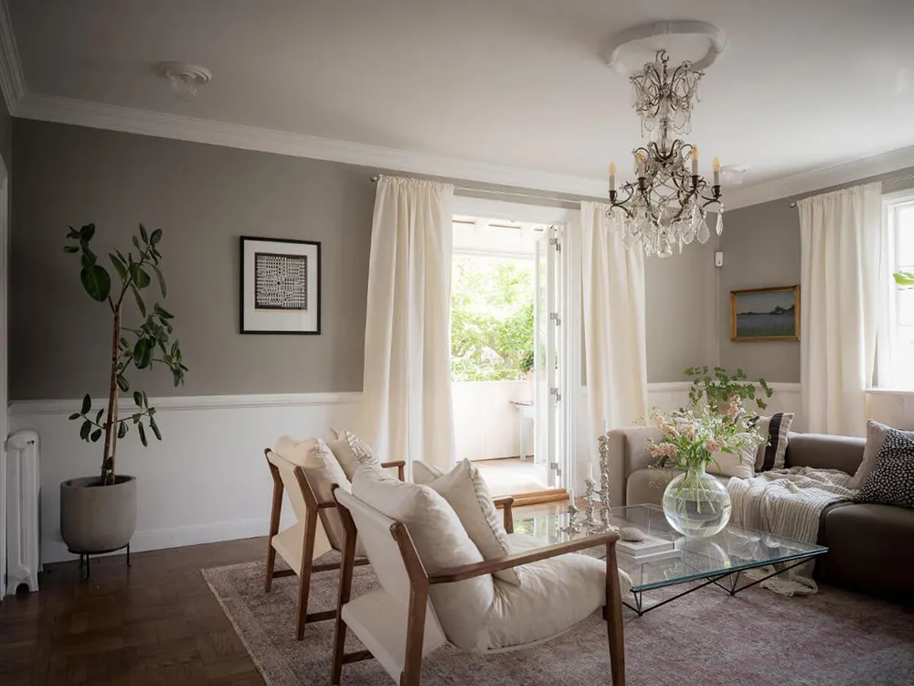 Interiores elegantes y sobrios de una encantadora casa de campo sueca - Gallery image 3