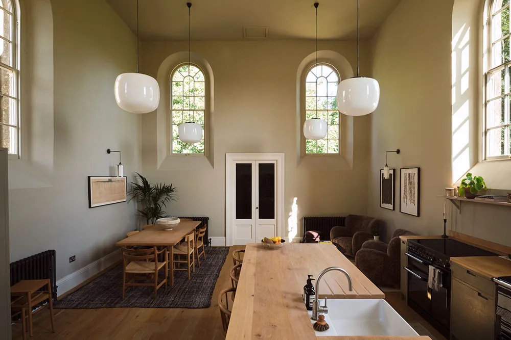Church Life: House in a Historic Chapel of the 19th Century in England - Gallery image 3