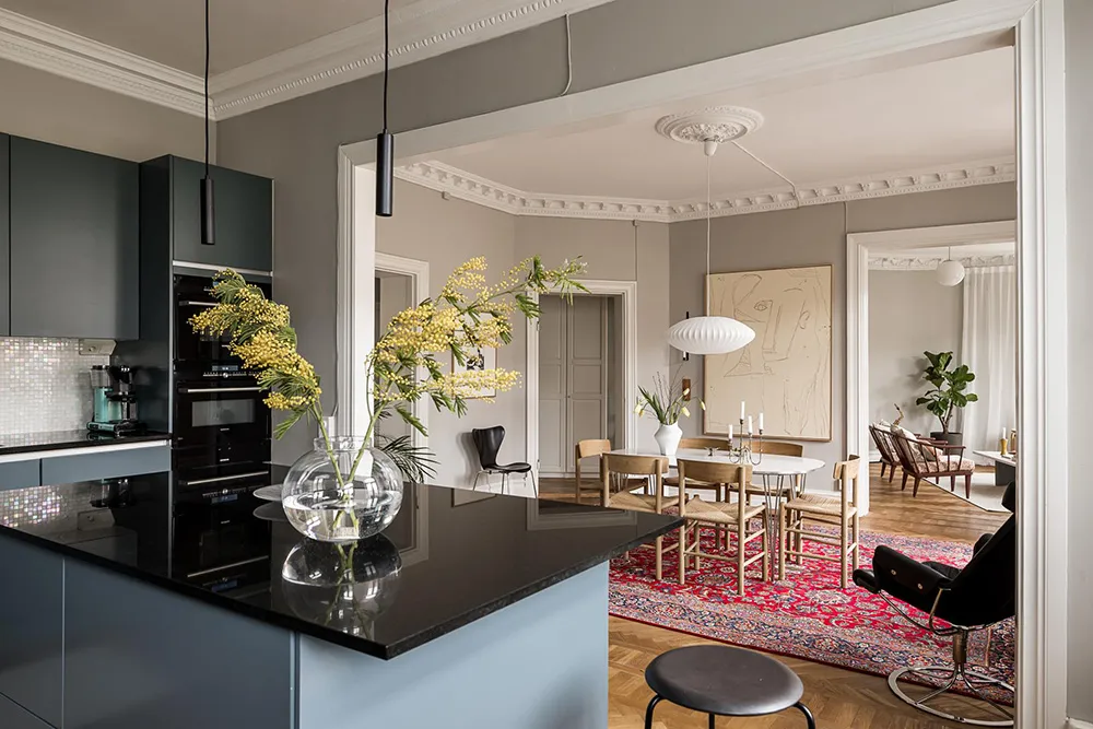 Szwedzki mieszkanie z promieniową ścianą i tureckim dywanem - Gallery image 18