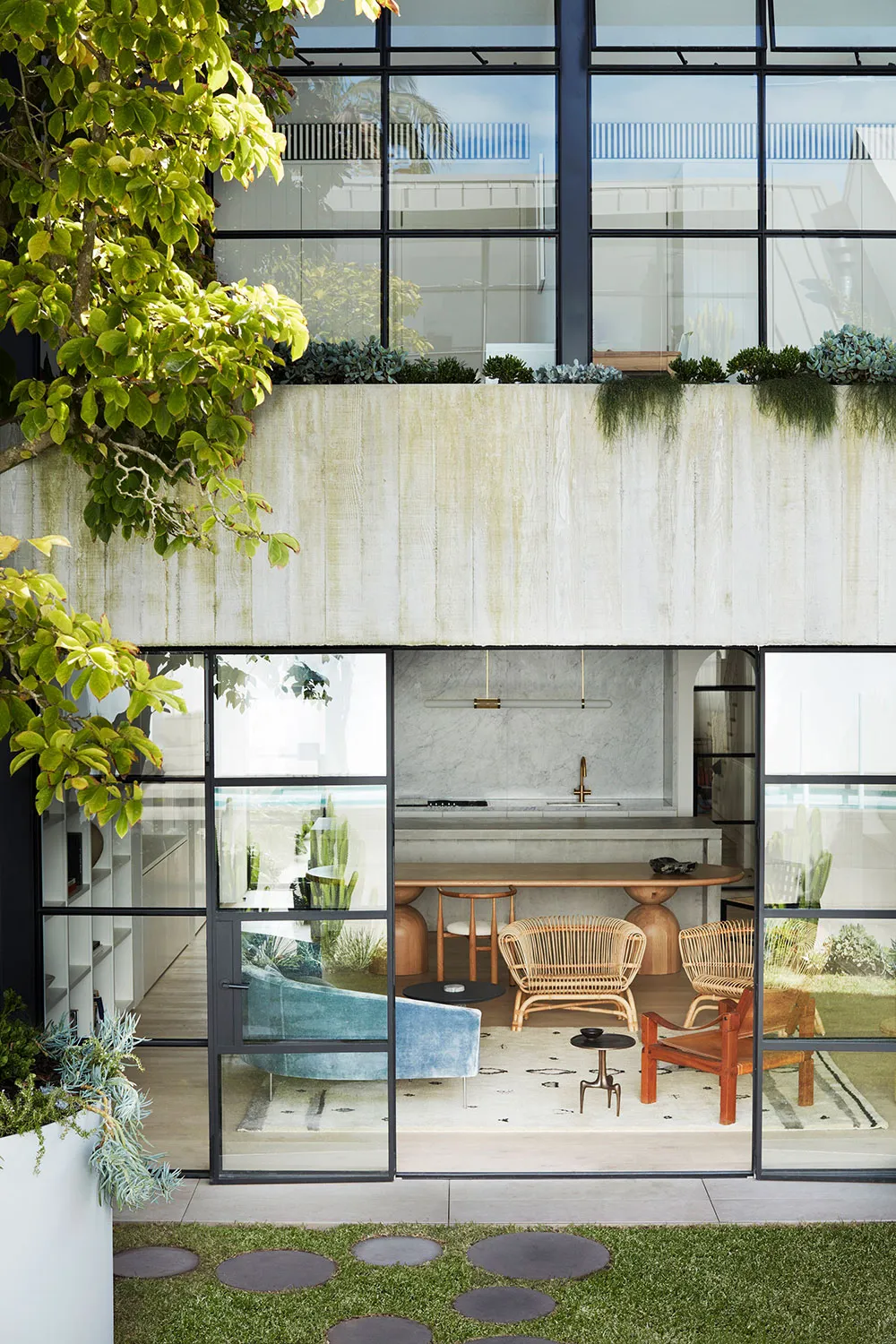 Arco y ángulos redondeados en el diseño de una casa moderna en Sídney - Gallery image 2