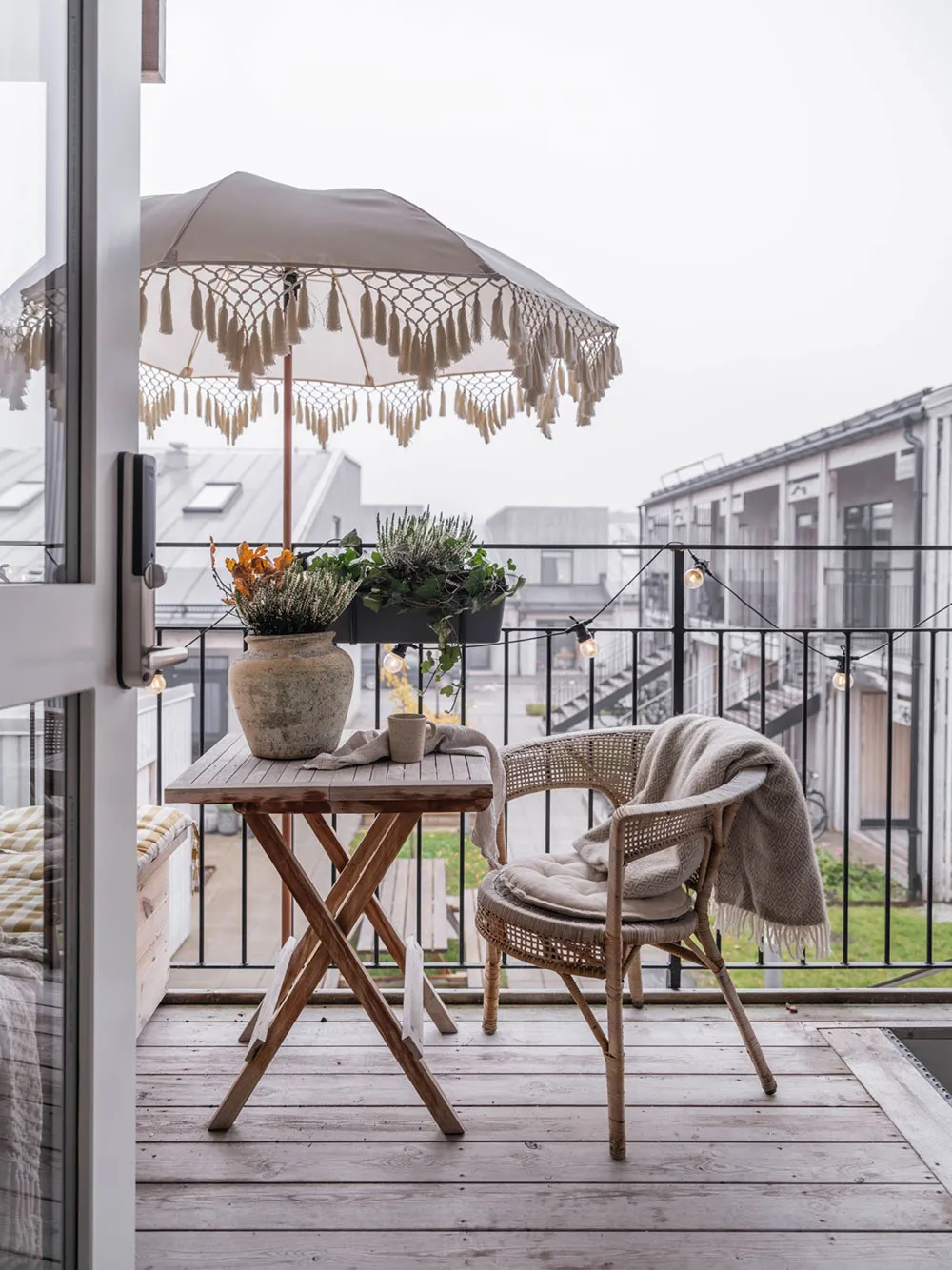 Interior tranquilo y suave de una pequeña casa de dos pisos en Suecia (72 m²) - Gallery image 16