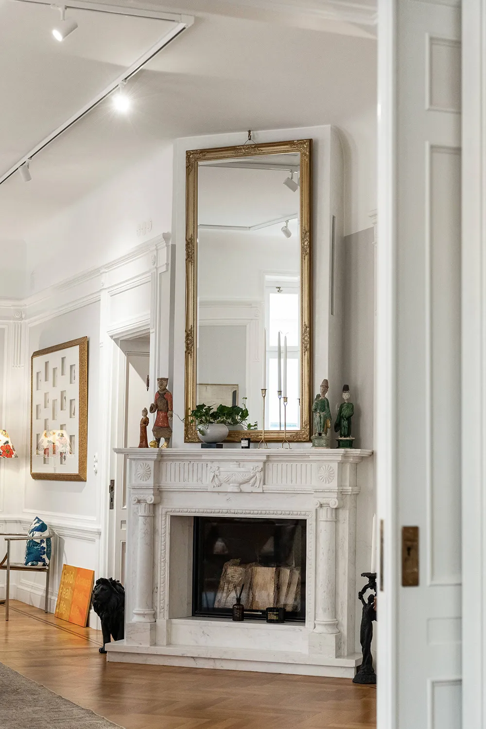 Dining Table for 12 People and Bold Details: Apartments in Stockholm - Gallery image 5