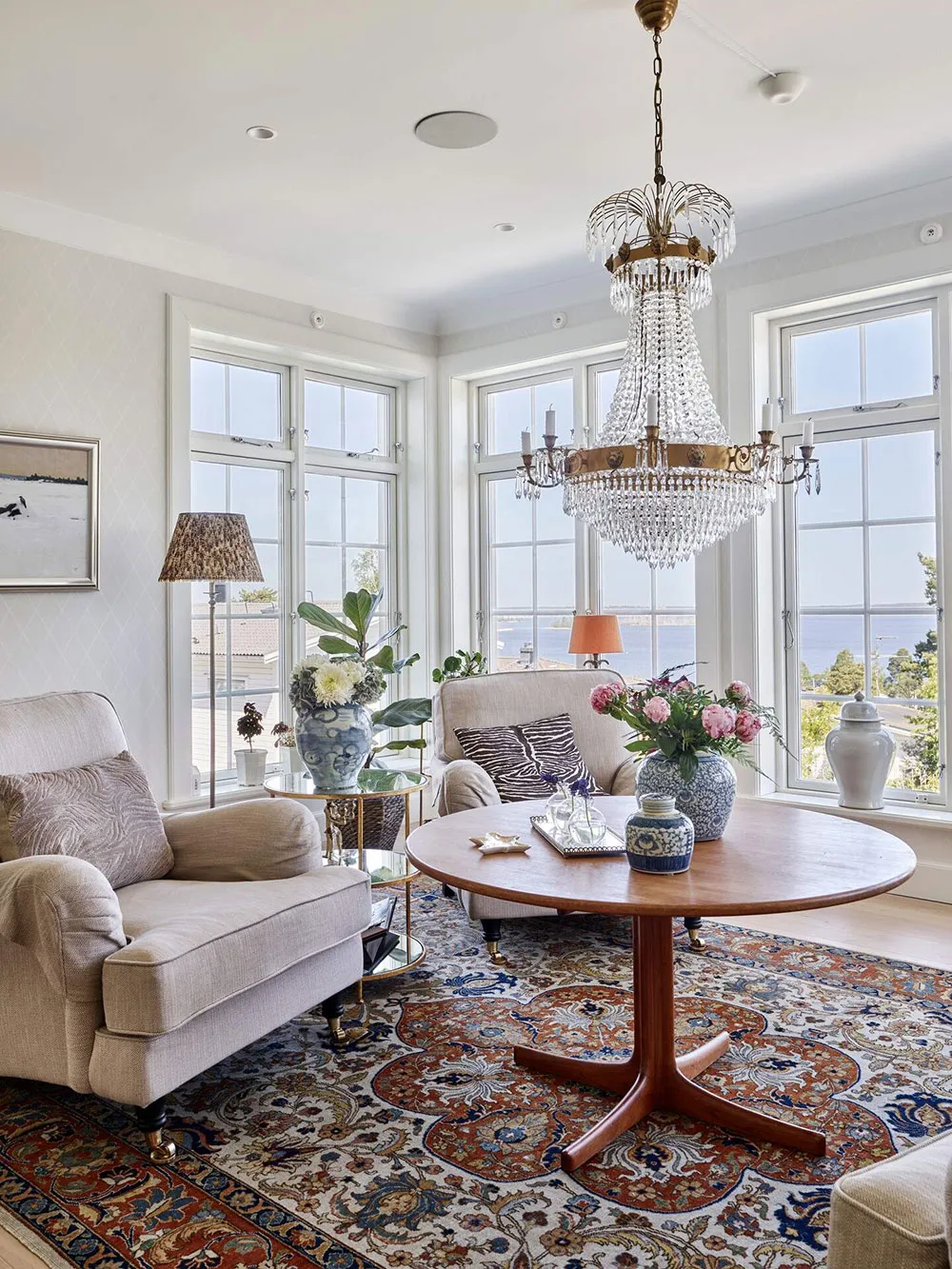 Casa blanca con grandes ventanas en Suecia - Gallery image 4